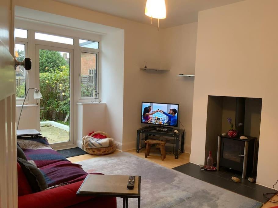 Warm And Cosy City Centre Home Near Train Station Chichester Eksteriør bilde