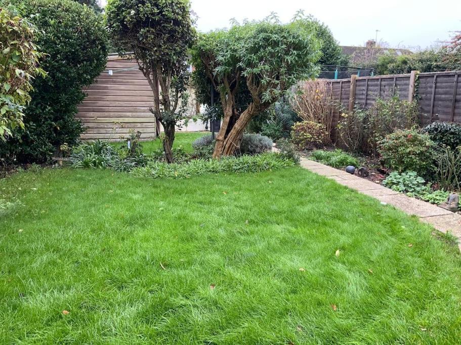 Warm And Cosy City Centre Home Near Train Station Chichester Eksteriør bilde